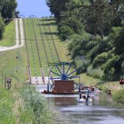 Auf 10 km Länge werden mit fünf solcher Anlagen 100 Meter Höhenunterschied überwunden
