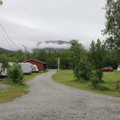 Einfahrt vom Campingplatz - noch relativ leer